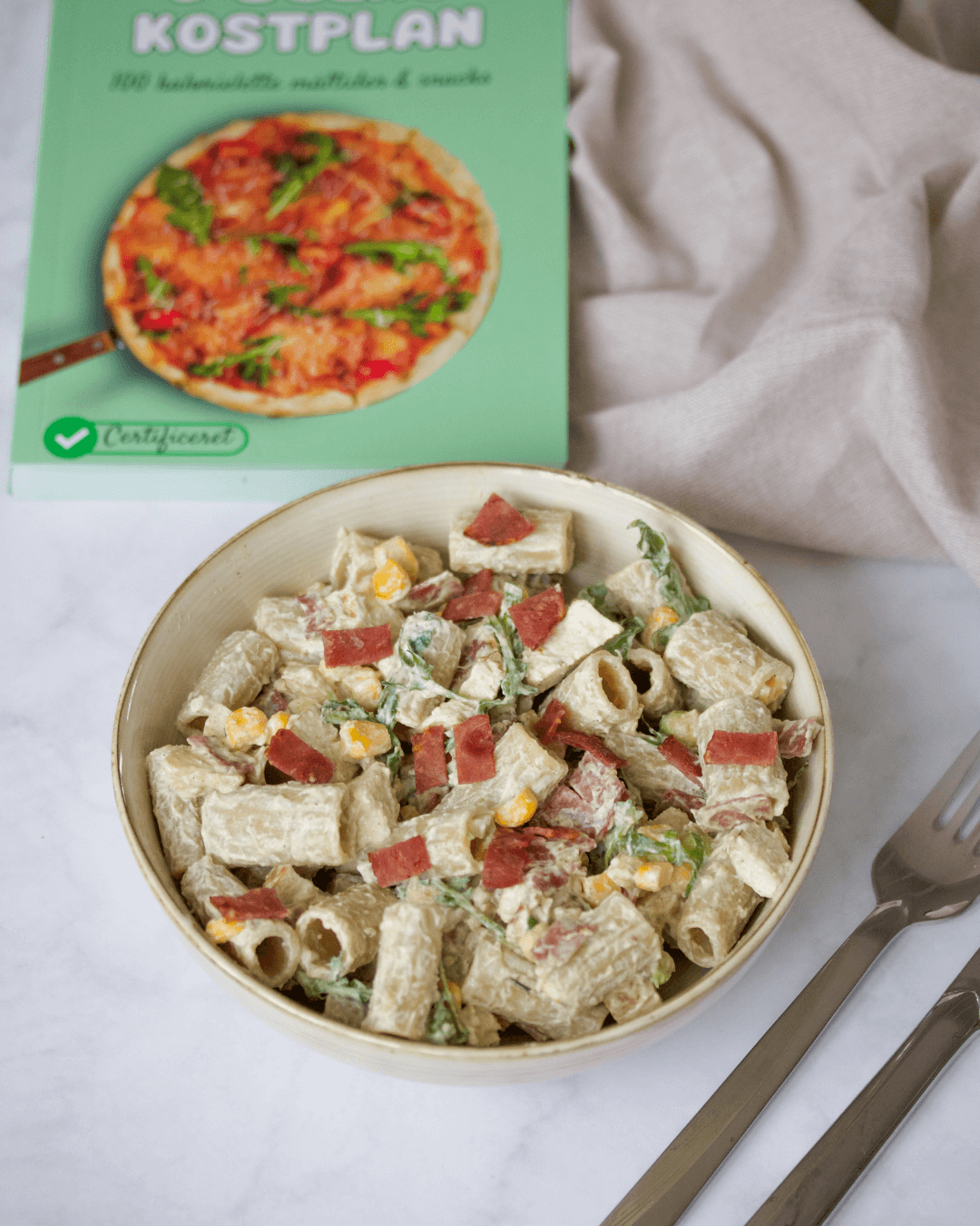 Pastasalat med kylling og bacon