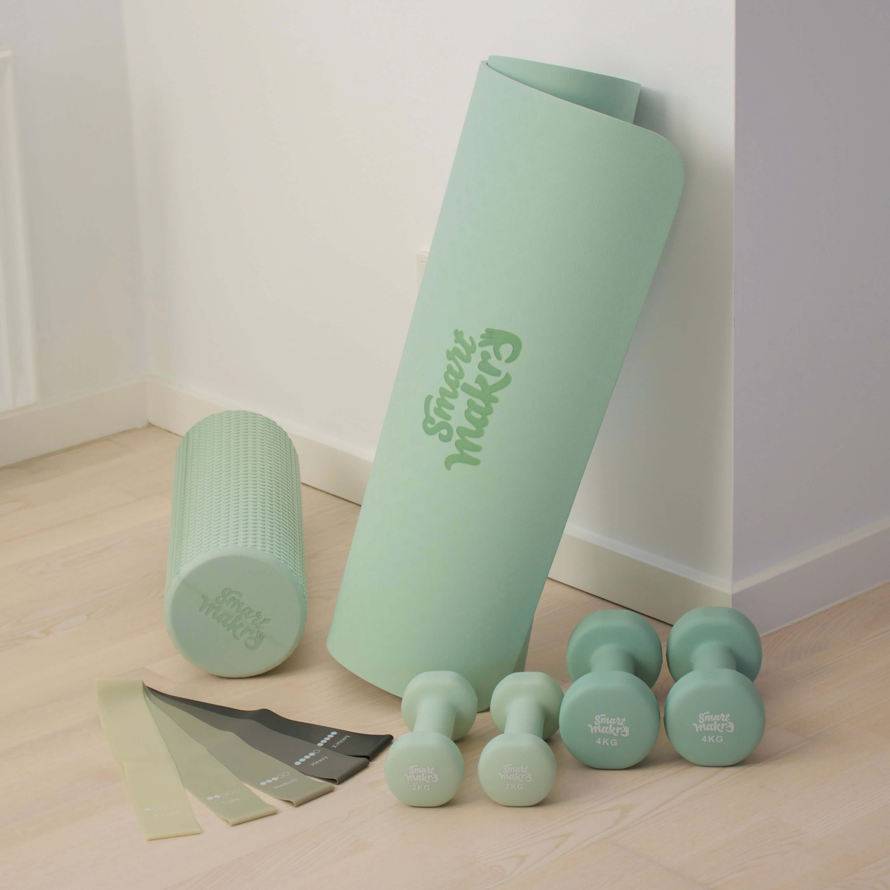 Smart Makro yogamåtte. Yogamåtte til kvinder. Skridsikker træningsmåtte med god støtte. TPE yogamåtte uden PVC og latex. 183 cm lang yogamåtte med dæmpning. Komfortabel og eco-venlig træningsmåtte. Yogamåtte med god støtte til knæ, håndled og hofter. Yogamåtte til overgangsalder. Yogamåtte til rolige stræk og styrke. Yogamåtte med ledaflastning. Grønt yogaudstyr til hjemmetræning.
