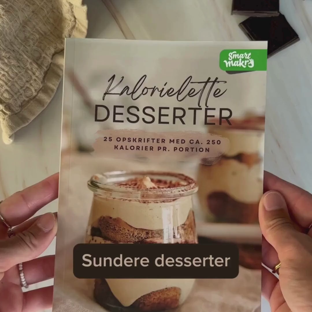Indlæs video: Kalorielette desserter e-bog. 25 sunde dessertopskrifter. Desserter til vægttab. Sund cheesecake. Kalorielet brownie. Sukkerfri mousse. Nemme desserter under 250 kcal. Lavkalorie opskrifter. Sunde søde sager. Slankevenlige desserter. Sukkerreduceret e-bog. Desserter til kostplan. Hverdagsdesserter uden dårlig samvittighed. Sunde desserter til kvinder i overgangsalderen. Sund livsstil uden afsavn. Digital opskriftsbog med søde favoritter. Desserter til diæt, kalorieregnskab og vægtkontrol.