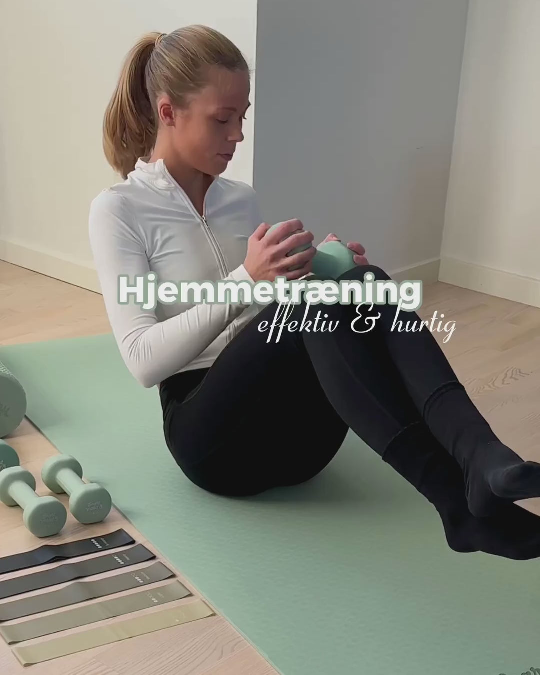 Indlæs video: Smart Makro yogamåtte. Yogamåtte til kvinder. Skridsikker træningsmåtte med god støtte. TPE yogamåtte uden PVC og latex. 183 cm lang yogamåtte med dæmpning. Komfortabel og eco-venlig træningsmåtte. Yogamåtte med god støtte til knæ, håndled og hofter. Yogamåtte til overgangsalder. Yogamåtte til rolige stræk og styrke. Yogamåtte med ledaflastning. Grønt yogaudstyr til hjemmetræning.
