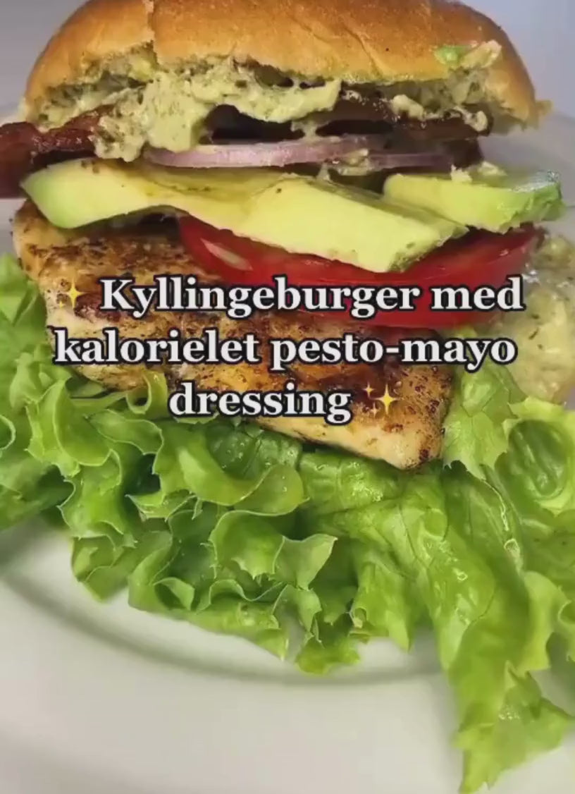 Indlæs video: Kalorielet basilikumpesto. Pesto med 50 % færre kalorier. 23 kcal pr. portion. Sund basilikumpesto uden tilsætningsstoffer. Pesto til vægttab. Slankepesto. Pesto med frisk basilikum, parmesan og cashewnødder. Italiensk pesto med lavt kalorieindhold. Sund pastasauce. Kaloriefattig pesto til salat, brød og grøntsager. Kalorielet tilbehør. Hjemmelavet smag. Cremet konsistens. Smart Makro pesto. Pesto uden sukker. Lavkalorie pesto til hverdagsmad.